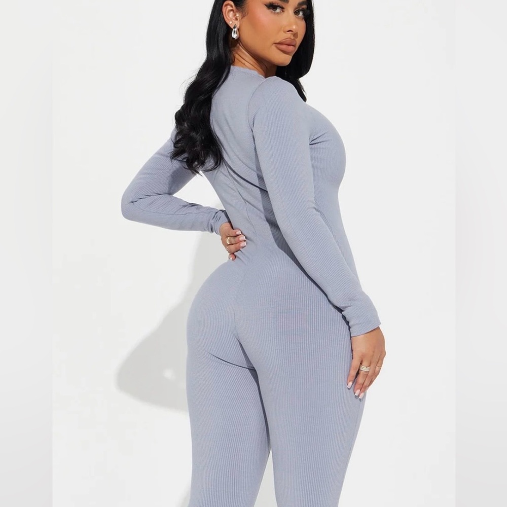 Gray snatched jumpsuit - Picture 2 of 4